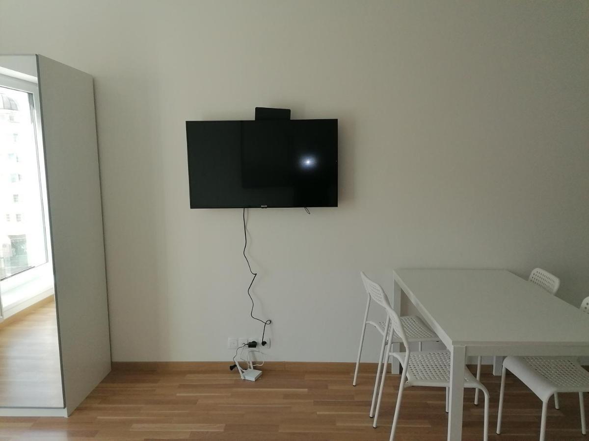 Brand New Studio Apartment #21 With Free Secure Parking In The Center براغ المظهر الخارجي الصورة