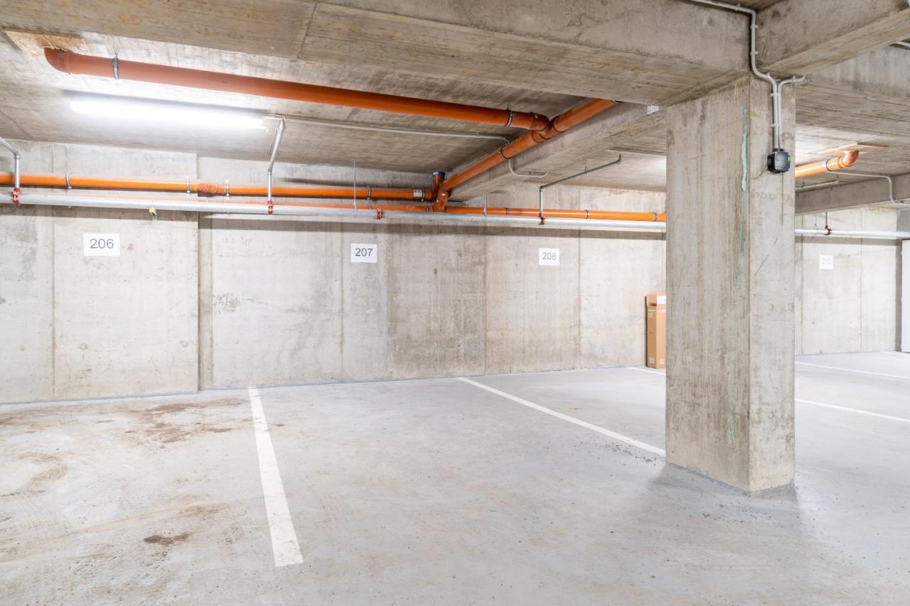 Brand New Studio Apartment #21 With Free Secure Parking In The Center براغ المظهر الخارجي الصورة