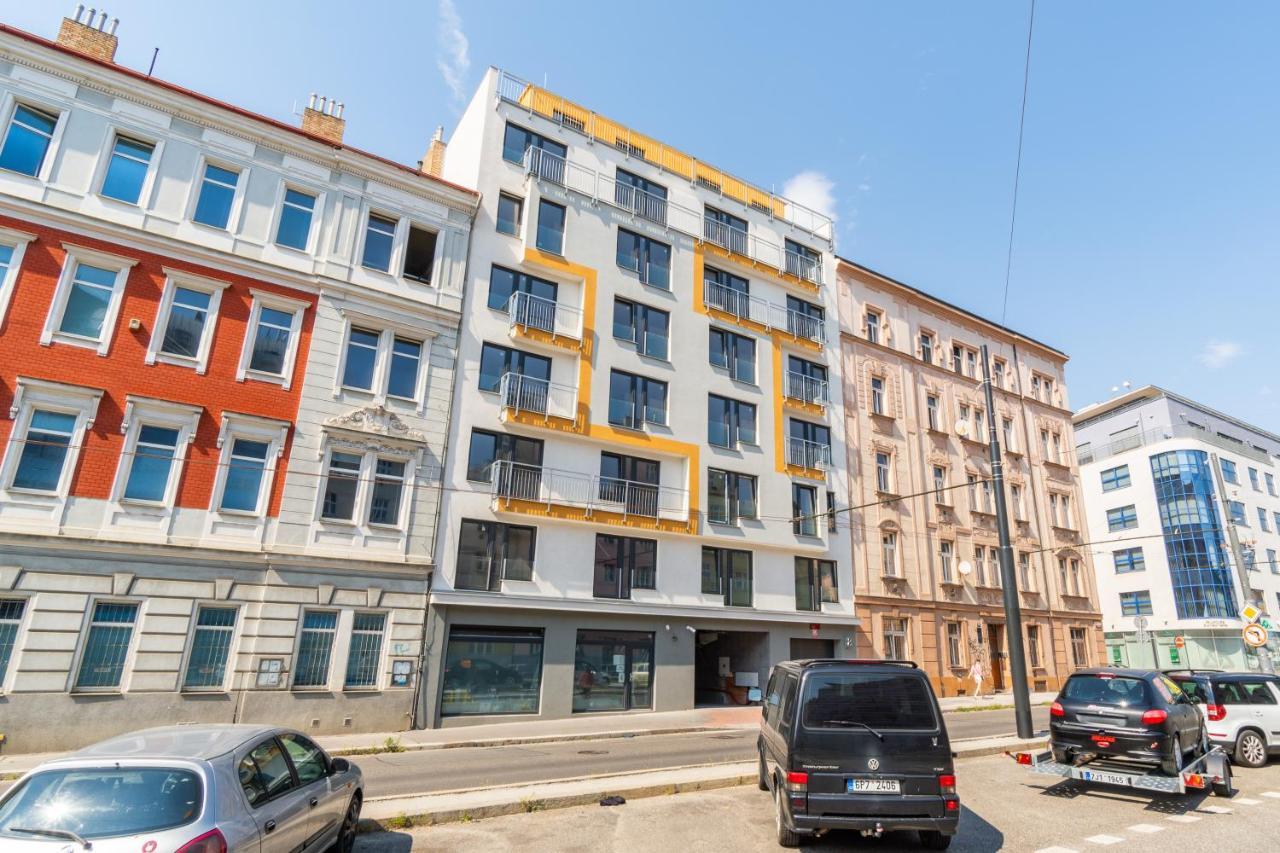 Brand New Studio Apartment #21 With Free Secure Parking In The Center براغ المظهر الخارجي الصورة